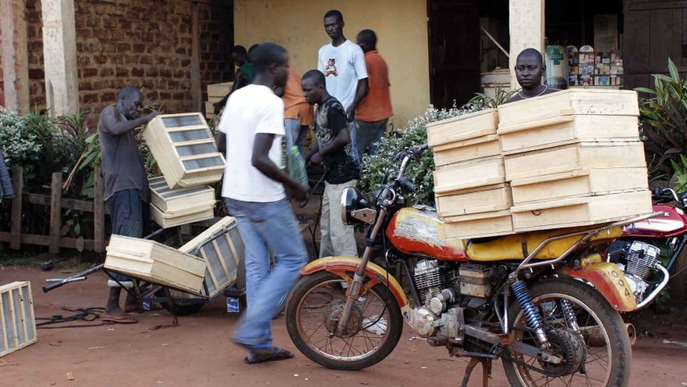 Vente de boîtes de filtrage des diamants à Berberati, République centreafricaine. © Amnesty International