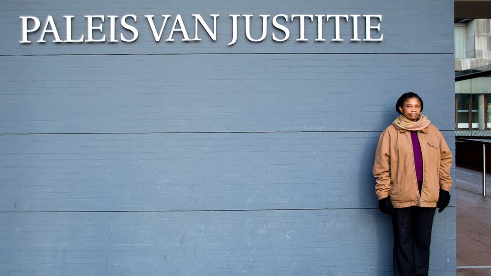 Elle poursuit Shell en justice: Esther Kiobel devant le tribunal de district de La Haye, février 2019 © Amnesty International