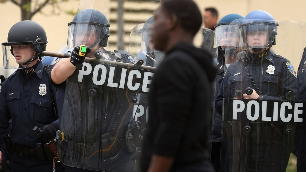 Amnesty International a documenté de nombreux cas d'utilisation abusive de pitolets à impulsion électrique, plus communément appelés «tasers». © Getty Images