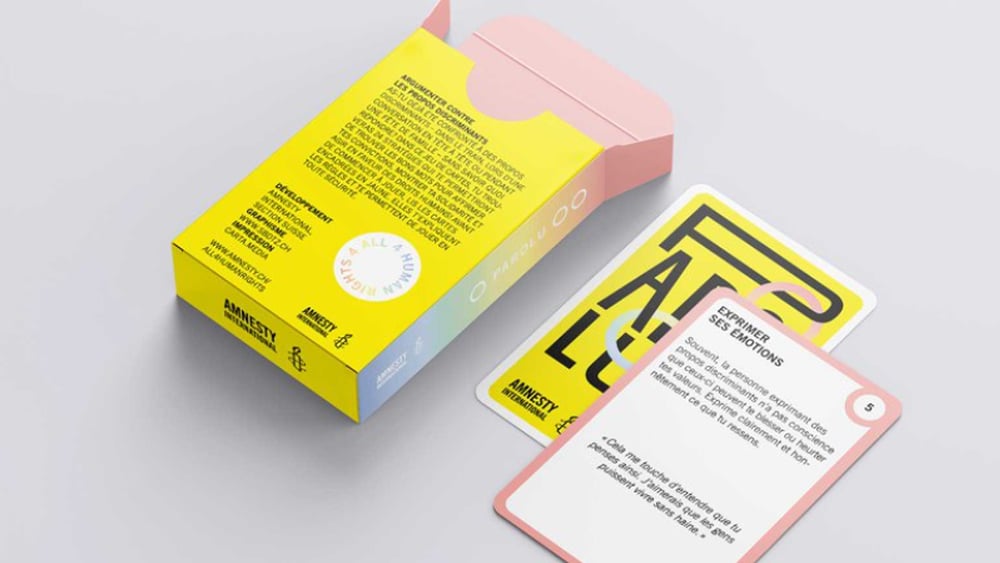 Carte e scatole del nuovo gioco.