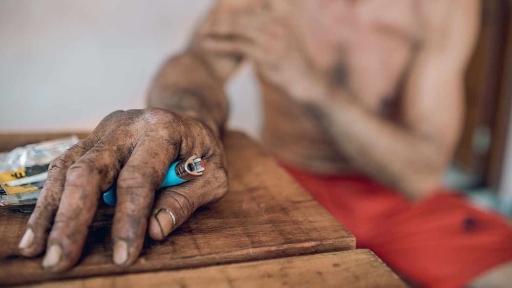 I raccoglitori di arance non possono mancare nemmeno un giorno di lavoro perché rischiano di rimanere senza salario, ha raccontato questo operaio incontrato dal giornalista Adrià Budry Carbó. Nonostante la pandemia di Covid-19 che ha duramente colpito il Brasile, il business non si è fermato. ©Marcos Weiske per Public Eye