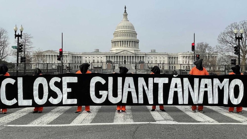 11 gennaio 2021: azione per la chiusura di Guantanamo davanti alla Casa Bianca. © Alli Jarrar, Amnesty International
