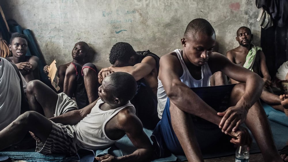 Rifugiati detenuti nel centro Tarik Al Sika a Tripoli, in Libia © Taha Jawashi