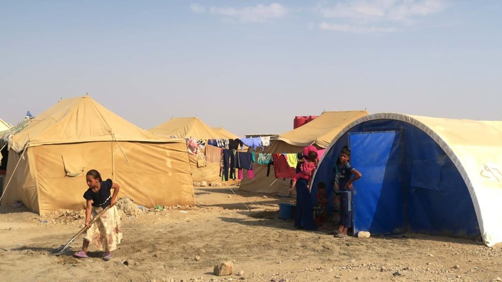Dopo la presa di Mosul da parte dello Stato Islamico migliaia di persone sono fuggite: oggi vivono in campi come questo a Amariyat al-Falluja. © Amnesty International