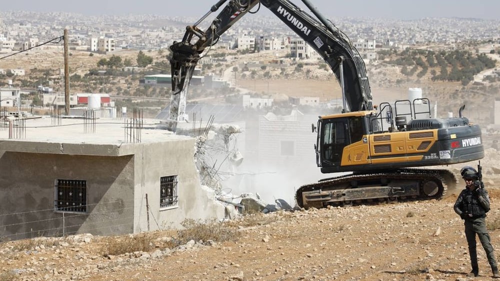 Amnesty ha identificato almeno 15 aziende, tra le quali anche il costruttore coreano Hyundai, i cui prodotti contribuiscono al genocidio a Gaza o, come in questo caso, all’occupazione illegale della Cisgiordania. © B'Tselem