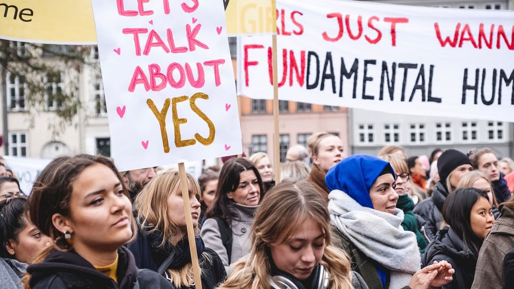 Il 25 novembre 2018, donne e ragazze hanno protestato a Copenaghen per chiedere la modifica della definizione di stupro nel codice penale. © Jonas Persson