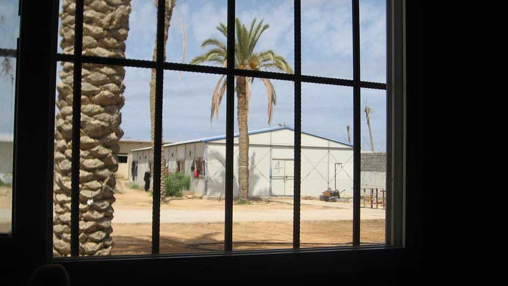 Un centro di detenzione libico nella città portuale di Choms. © AI