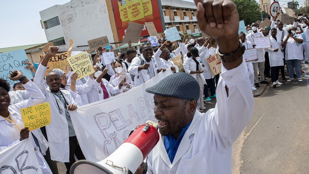 Il personale sanitario aveva mostrato il proprio sostegno ai manifestanti che avevano subito la repressione da parte delle forze di sicurezza a seguito delle elezioni presidenziali del 2024 © Alfredo Zuniga /AFP via Getty Images