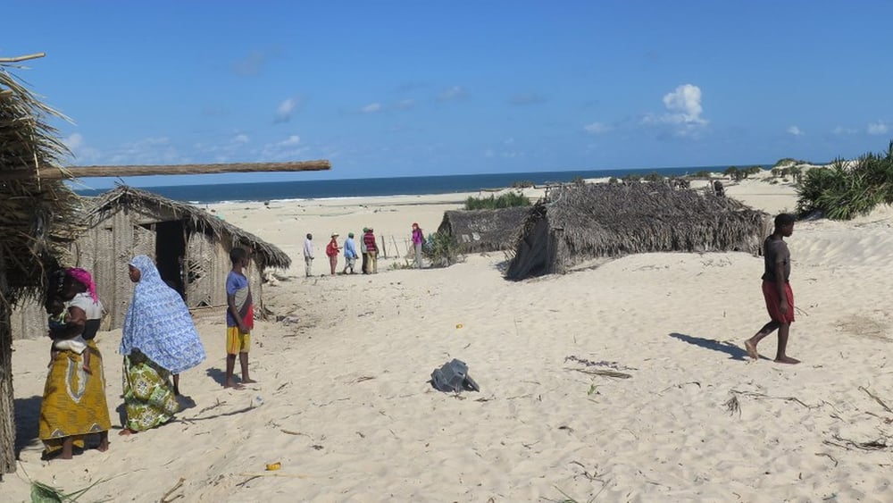 Il villaggio rischia di essere spazzato via dall'Oceano © Amnesty International