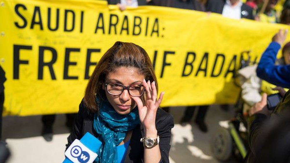 Ensaf Haidar a una manifestazione in sostegno del marito Raif Badawi, 22 maggio 2015 a Berlino.