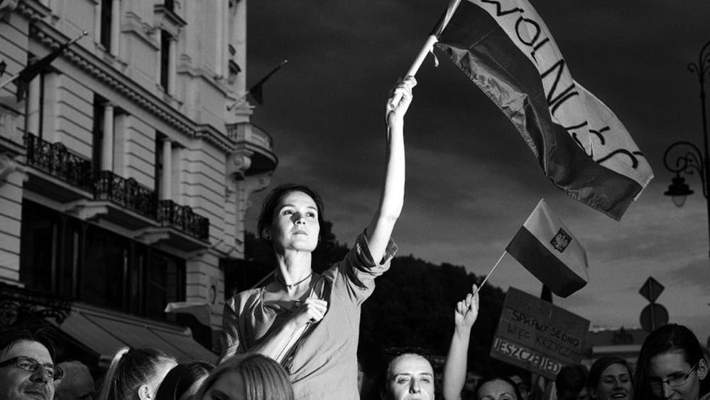 Dal 2016 decine di migliaia di manifestanti sono scesi in piazza in Polonia per protestare contro una legislazione repressiva il cui obiettivo è limitare i diritti delle donne e minare l’indipendenza del potere giudiziario. ©Adam Lach/Napo Images