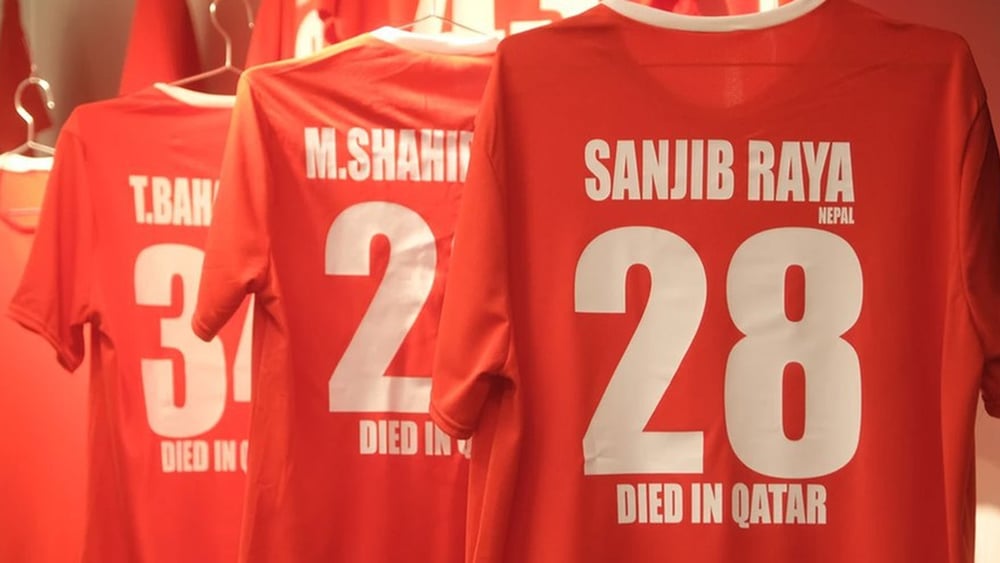 Amnesty International esorta la FIFA e il Qatar a creare un programma di risarcimento per le migliaia di lavoratori e lavoratrici migrandi i cui diritti non sono stati rispettati. © M. Badarne