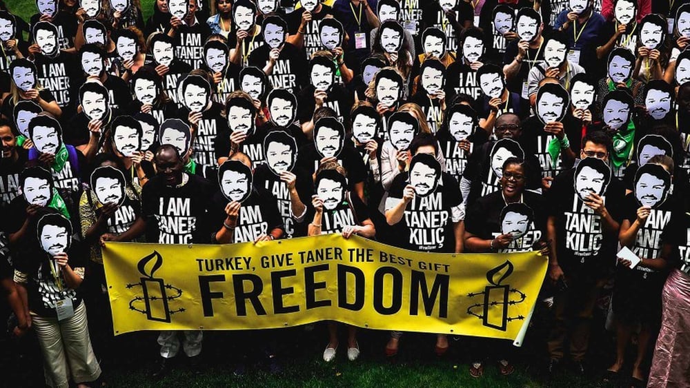 Azione di solidarietà con Taner Kiliç durante l’Assemblea mondiale 2018 di Amnesty International. © Szymon Stepniak
