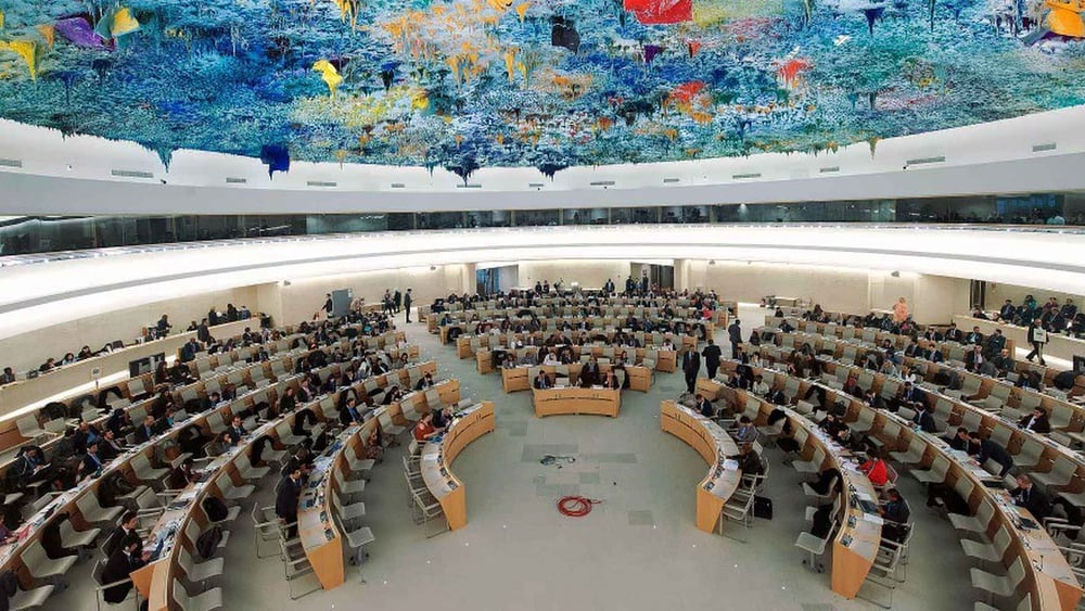 Ogni quattro anni e mezzo gli Stati membri delle Nazioni Unite sono interrogati su come rispettano i diritti umani, un meccanismo del Consiglio dei diritti umani denominato Esame periodico universale (EPU). Devono rispondere alle domande dei loro pari, che formulano anche delle raccomandazioni. © UN Photo