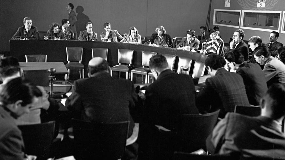 Immagine in bianco e nero dalla sala stampa dopo la pubblicazione della Dichiarazione universale dei Diritti dell'Uomo (titolo originale del documento).