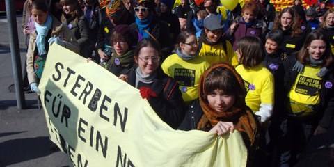 «Müttergesundheit ist ein Menschenrecht»: Amnesty-Block an der Frauendemonstration vom 13. März 2010 – das war stark!
© Fabrice Praz
