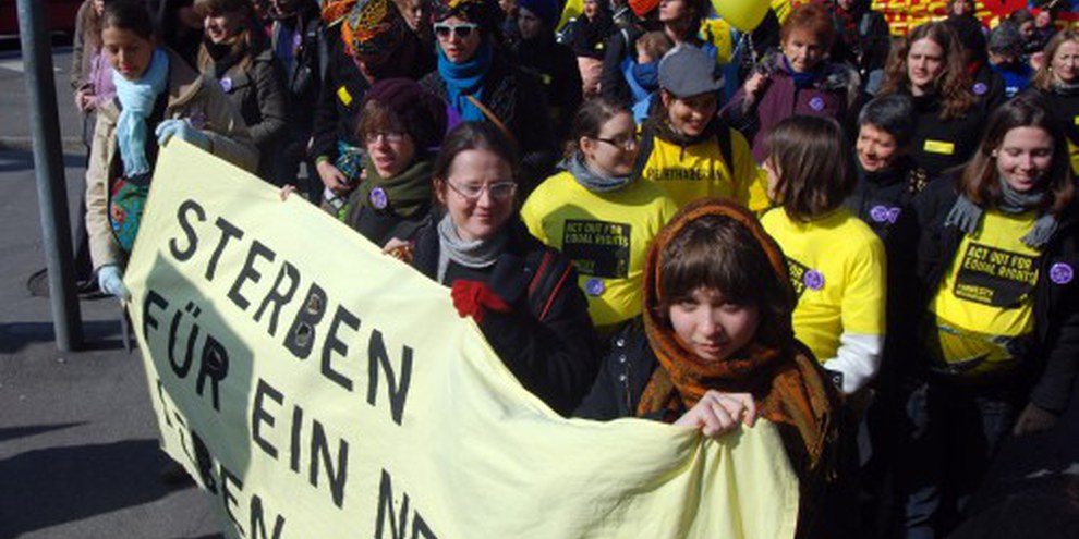 «Müttergesundheit ist ein Menschenrecht»: Amnesty-Block an der Frauendemonstration vom 13. März 2010 – das war stark!
© Fabrice Praz
