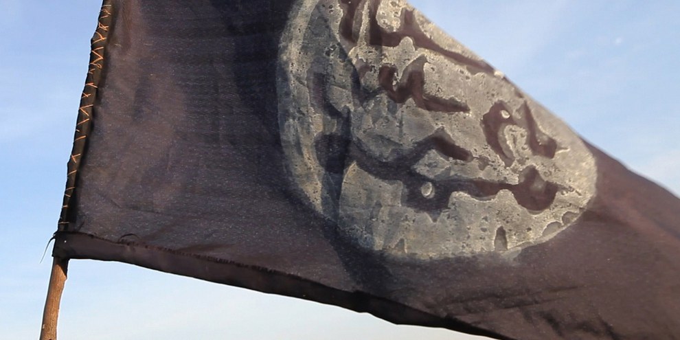«Erschreckendes Ausmass der Gewalt». Boko-Haram-Flagge in der von Regierungstruppen zurückeroberten Stadt Gamboru  © AFP/Getty Images