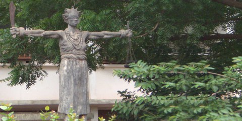 'Justice' - Eine Statue in Nigeria, 2009 © Amnesty International
