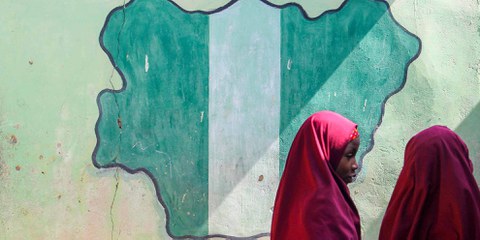 Schülerinnen in Nigeria. © bmszealand / shutterstock