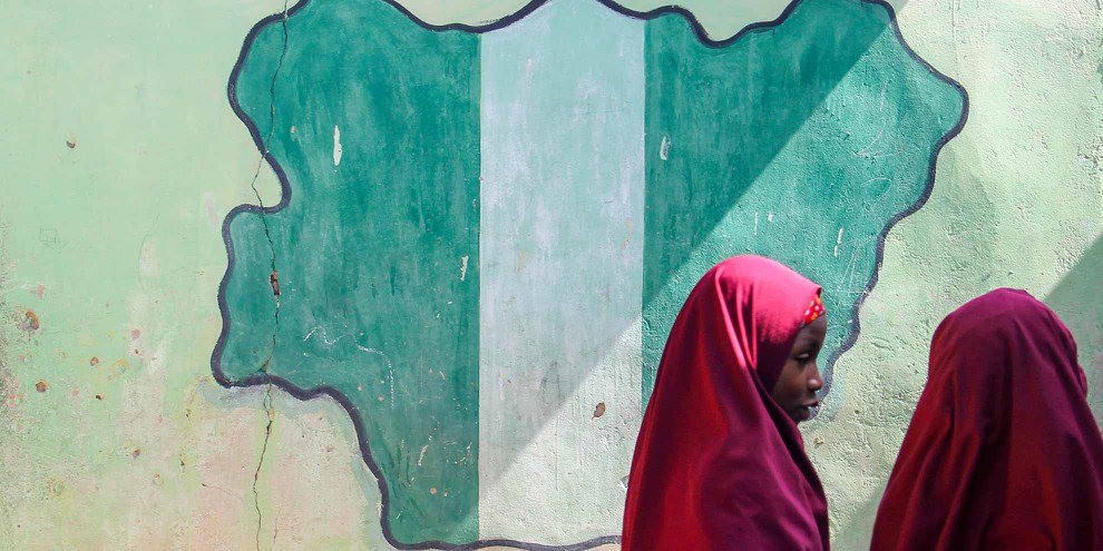 Schülerinnen in Nigeria. © bmszealand / shutterstock