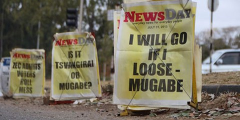 Schlagzeilen am 31. Juli 2013 in Simbabwes Hauptstadt Harare. © AI