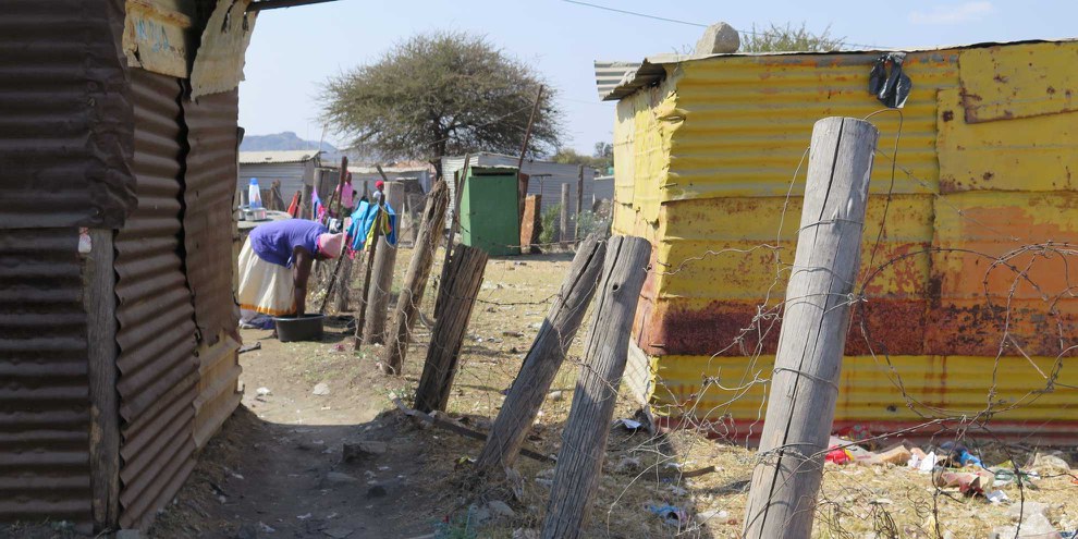 Die Lebensbedingungen der Arbeiterinnen und Arbeiter in Nkaneng, Marikana, sind nach wie vor hart. © Clare Fermont /Amnesty International