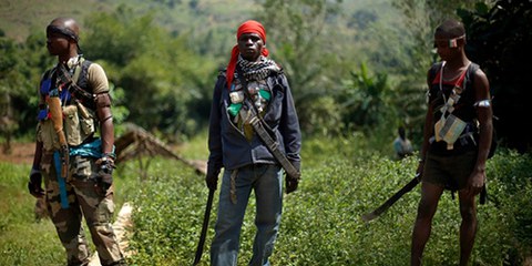 Anti-Balaka-Truppen (Bild) wie auch Seleka-Kämpfer stehen unter Verdacht, schwere Menschenrechtsverletzungen begangen zu haben. © AP Photo/Jerome Delay 