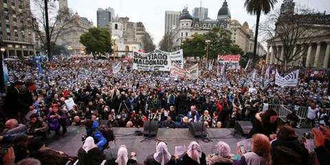 Am 11. August 2017 demonstrierten Tausende auf der Plaza de Mayo in Buenos Aires gegen das Verschwinden von Santiago Maldonado. © Prensa Obrera / Wikicommons