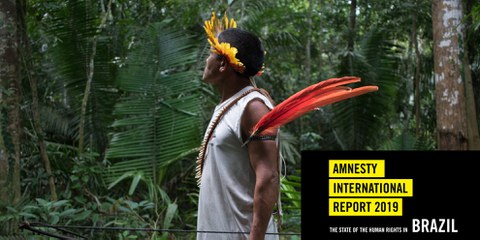 Ein Indigener patrouilliert im Gebiet der Uru-Eu-Wau-Wau im Bundesstaat Rondônia, um ihn vor illegalen Landnahmen und Abholzungen zu schützen. © Gabriel Uchida © Gabriel Uchida