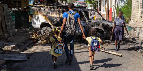 Bewaffneten Banden haben das Viertel Poste Marchand in Port-au-Prince besetzt. Viele Familien flohen aus dem Viertel und gehören nun zu den Tausenden von Vertriebenen , die in anderen Teilen der Hauptstadt Zuflucht suchten. © Anadolu via Getty Images