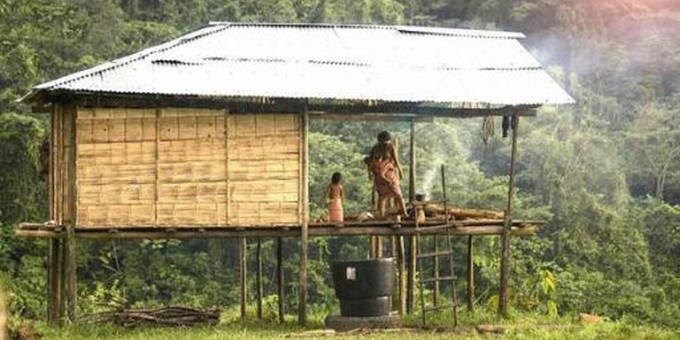 Indigene Behausung in in Playa Alta, Chocó, Kolumbien, © Jacques Merat