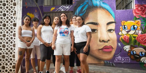 Nach einem erneuten Feminizid demonstrierten diese Aktivistinnen im November 2020 in Cancun gegen die Gewalt an Frauen und wurden dabei von der Polizei beschossen. © Maho Irigoyen/Amnesty International