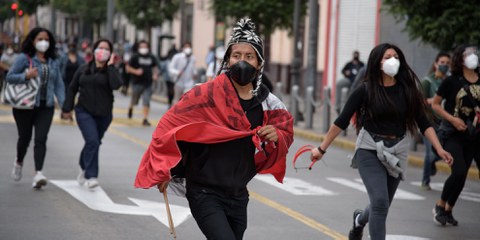 Bereits bei den Protesten gegen die Inauguration des neuen Präsidenten Manuel Merino am 10. November kam es zu Polizeigewalt. © Joel Salvador / shutterstock.com