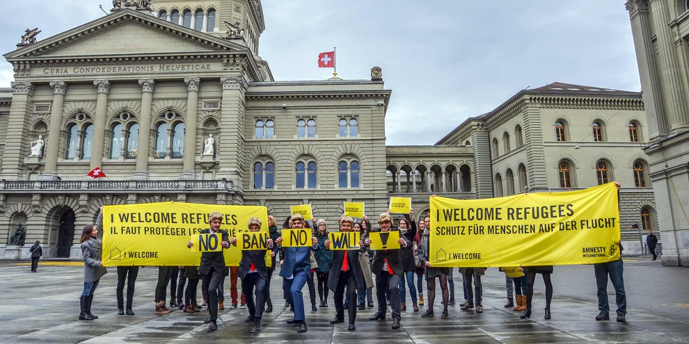 Ein klares Zeichen gegen den unmenschlichen Muslim Ban. © Amnesty International / Philippe Lionnet