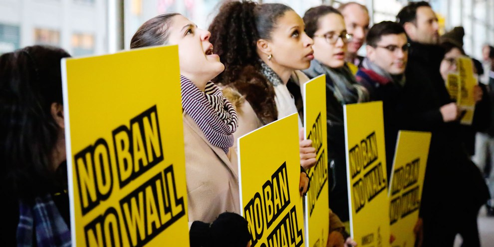 Amnesty-Aktion gegen Präsident Donald Trumps erstes «Muslim-Ban-Dekret». © Amnesty USA