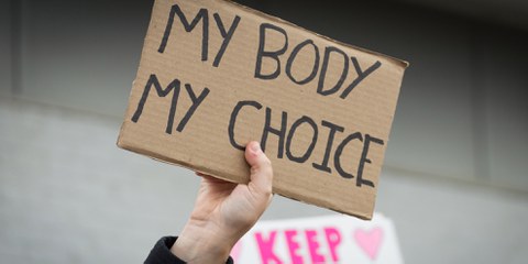 In den Vereinigten Staaten wird das Recht auf Schwangerschaftsabbrüche in mehreren Bundesstaaten wieder eingeschränkt. Traci Hahn/Shutterstock
