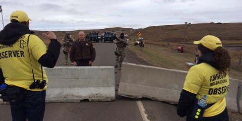 Menschenrechtsbeobachter*innen von AI-USA bei Protesten gegen die Zugangspipeline von Dakota © Amnesty International USA