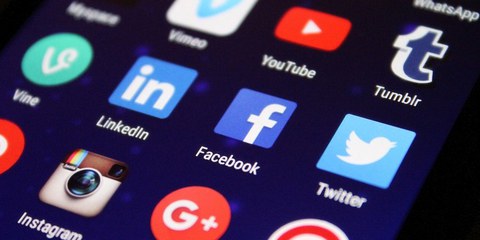Der Hass auf den sozialen Medien kann leicht in die reale Welt übergehen – mit zerstörerischen Folgen © pixabay (Pixelkult)