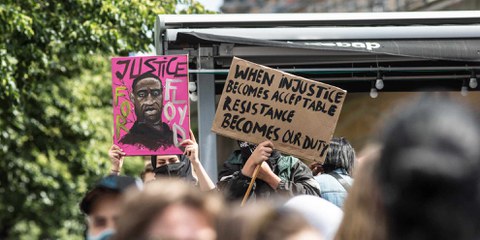 Der Tod von George Floyd im Juni 2020 hat weltweite Proteste gegen Rassimus und Polizeigewalt ausgelöst. © Amnesty International / Jarek Godlewski