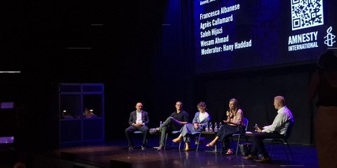 Die Ankündigung des US-Aussenministers kommt nur wenige Tage, nachdem Francesca Albanese an zwei von Amnesty Schweiz organisierten öffentlichen Konferenzen in Bern und Genf teilgenommen hatte. © Amnesty International