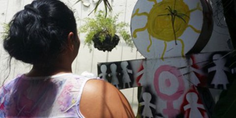 Frau in El Salvador, wo sich Amnesty für die Aufhebung des totalen Abtreibungsverbotes einsetzt, September 2014. © Amnesty International