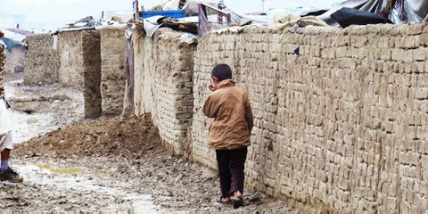 Ein Kind im Lager für intern Vertriebene von Chaman-e-babrak in Kabul. © Amnesty International