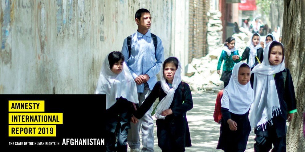 Die Taliban bedrohen in den von ihnen beherrschten Gebieten Mädchen und Frauen, die sich bilden wollen. Schulmädchen in Afghanistan im September 2019. © Jose_Matheus / shutterstock