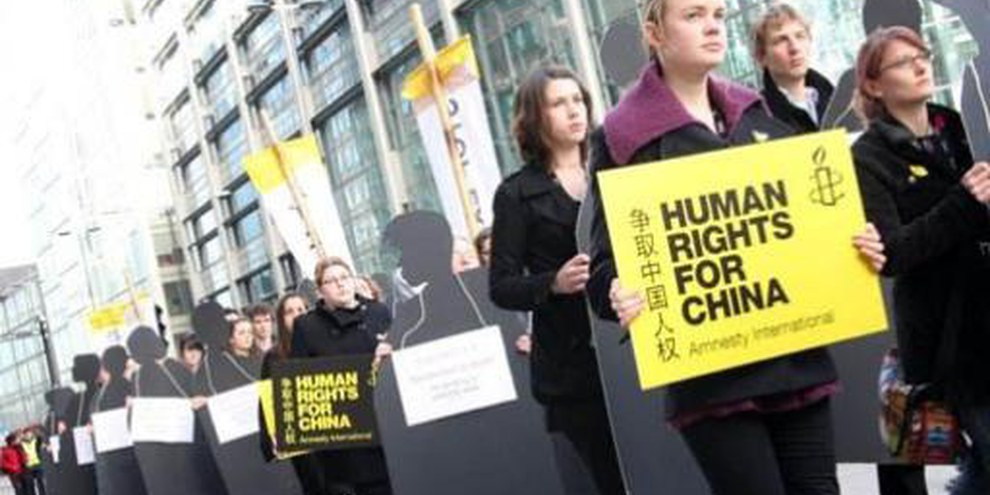 AktivistInnen von Amnesty Grossbritannien fordern eine Verbesserung der Menschenrechtslage ©  AI