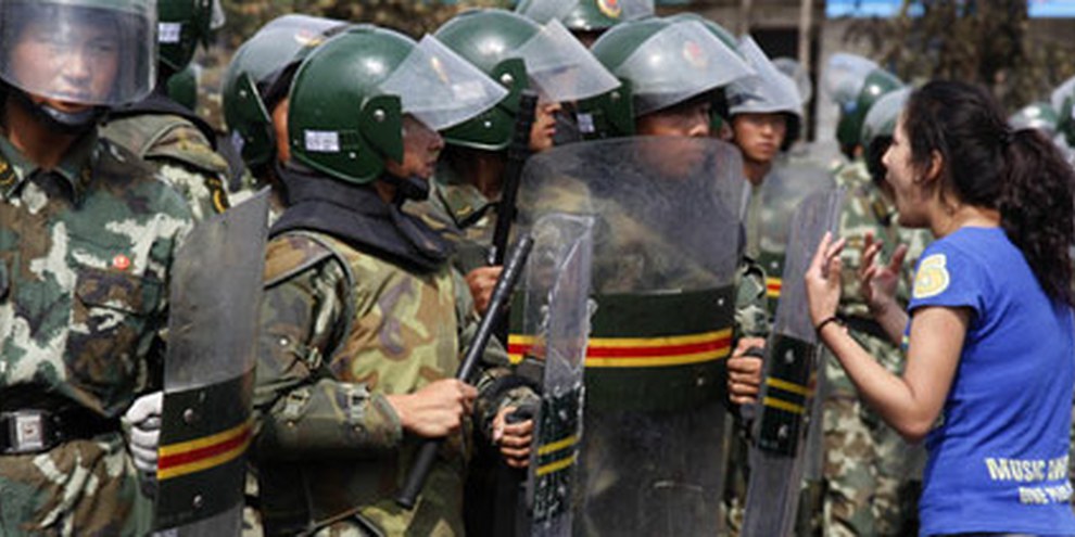 Protestiernde Uigurin, Urumqi, Juli 2009 © AP/PA Photo/Ng Han Guan