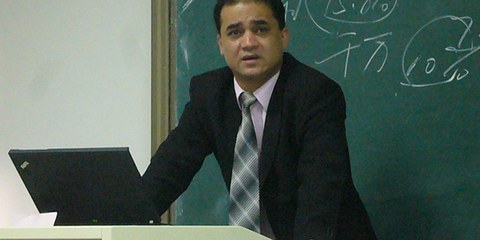 Ilham Tohti an der Universität Peking, vor seiner Verhaftung vor vier Jahren. © Privat