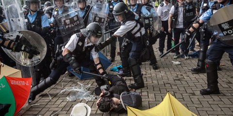 Die Hongkonger Polizei geht mit rücksichtsloser und willkürlicher Gewalt gegen die Protestierenden vor. @ Jimmy Lam / everydayaphoto