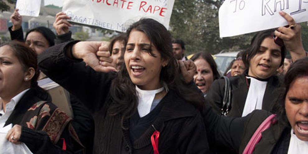 Indische Juristinnen fordern in Delhi Gerechtigkeit für die Opfer von sexueller Gewalt. © Louis Dowse / Demotix 