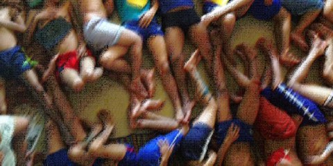 Das Innere einer Zelle in der CC1-Männer-Einrichtung von Phnom Penh im Gefängnis Prey Sar im April 2018. Die Gefangenen werden in extrem beengten Zellen wie dieser festgehalten, mit bis zu 530 Personen während 24 Stunden pro Tag. © AI (Der Fotograf dieser heimlichen Aufnahme möchte anonym bleiben)